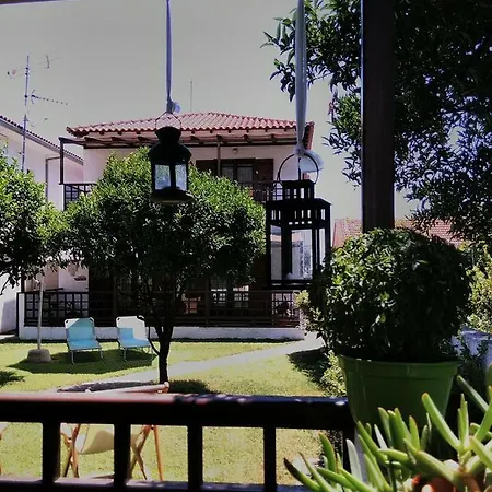 Garden House By The Sea
