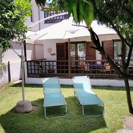 Garden House By The Sea