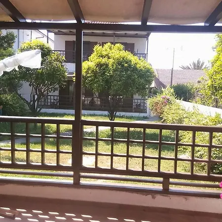 Garden House By The Sea Kato Gatzea